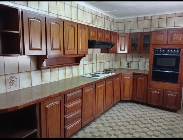 5 BEDROOM HOUSE FOR SALE IN SILVERGLEN